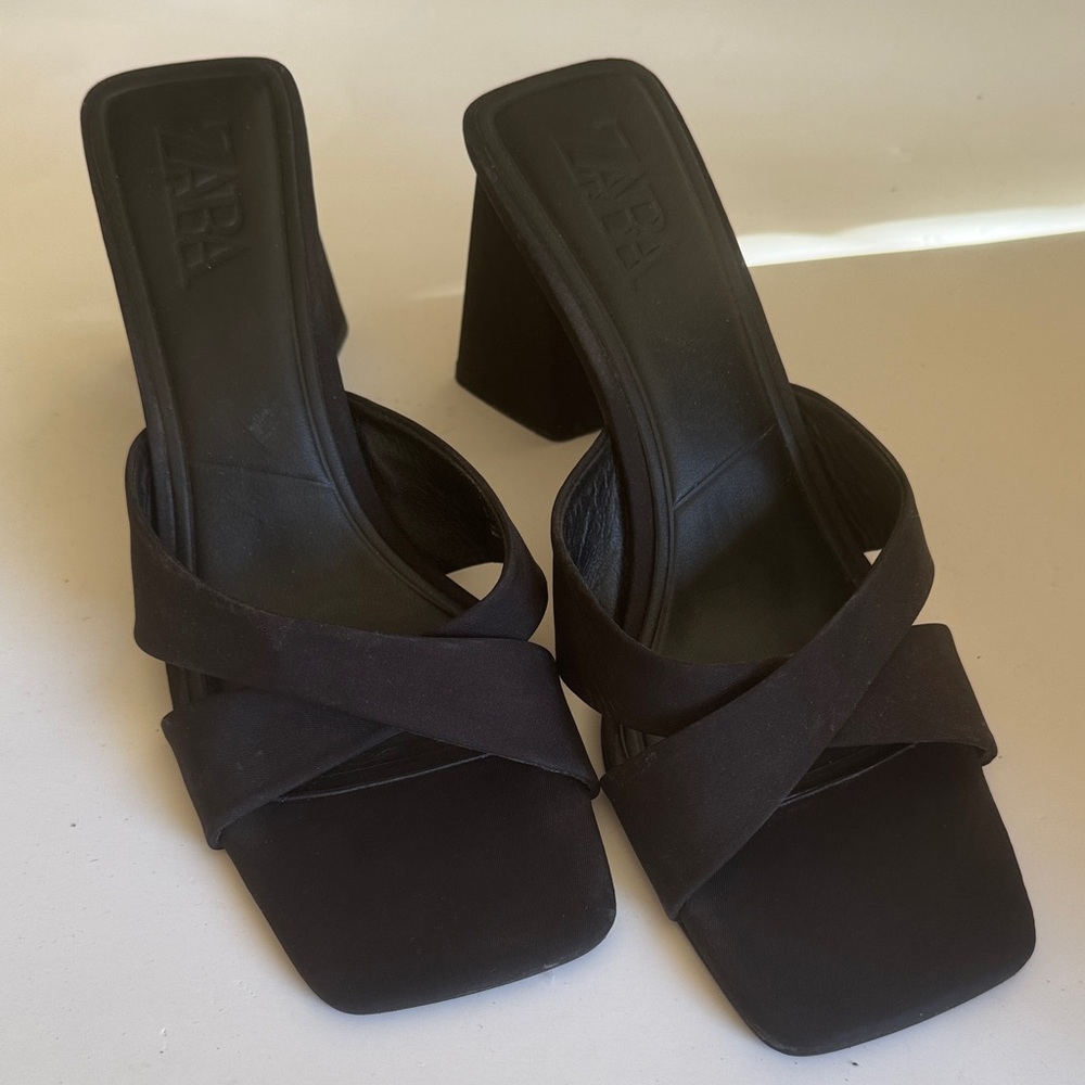 Zara Women's Black Cross-Strap Heels